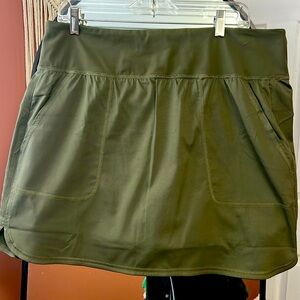 Stretch woven skort